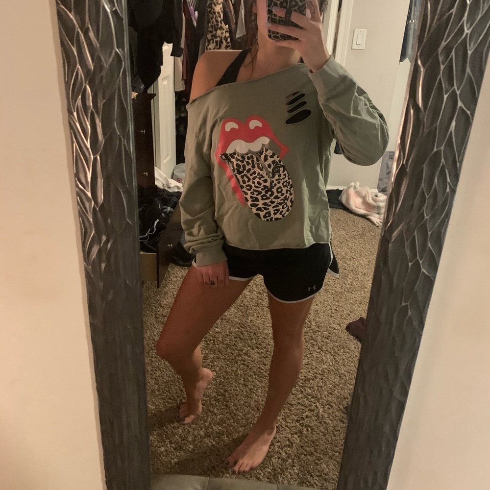 Sweatshirt